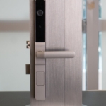 Beluni Fit Silver 536 em porta de alumínio